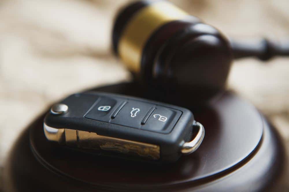 בית משפט ומפתחות רכב